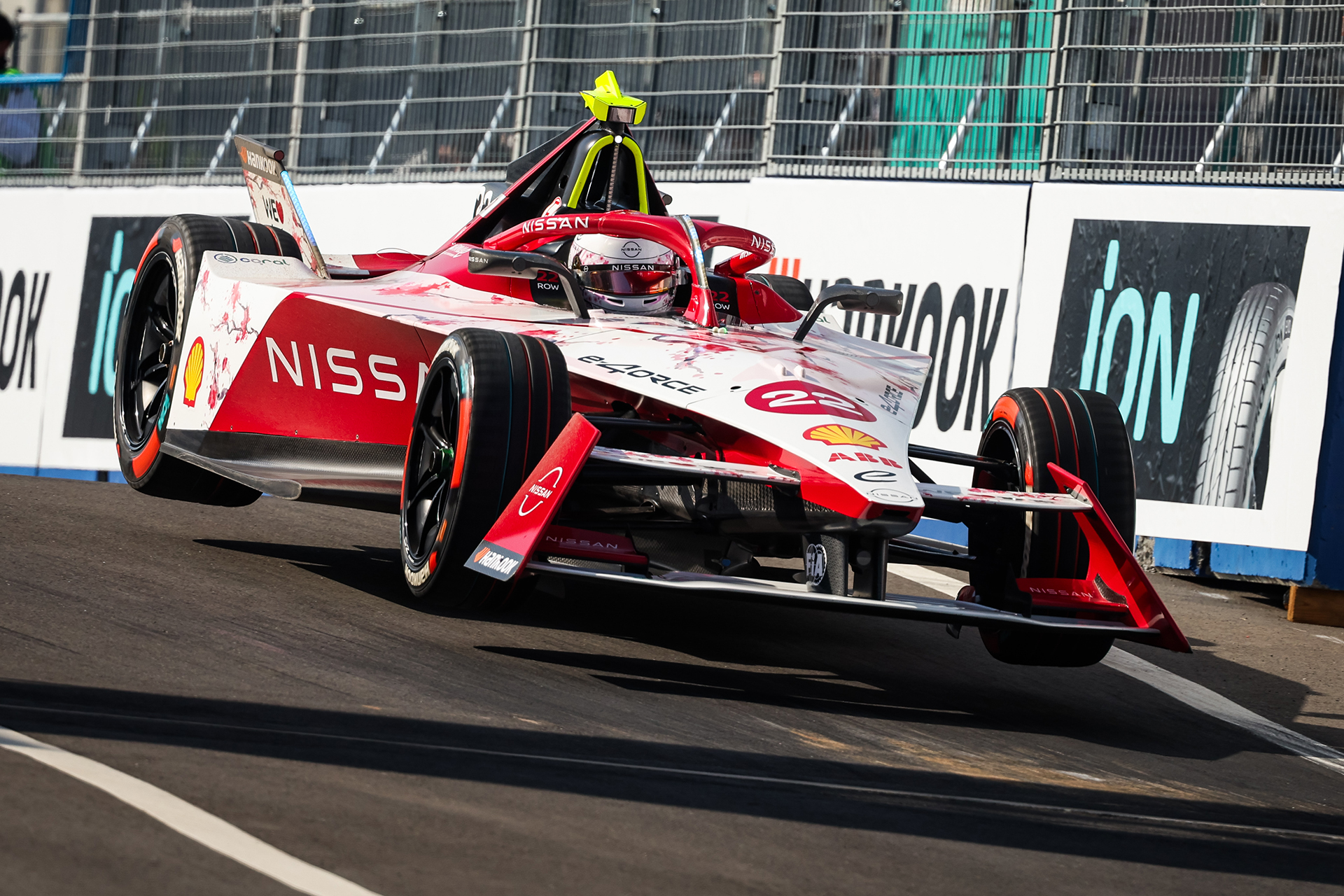 Nissan Formula E Takımı, ilk kez kendi ülkesinde yarışarak büyük bir başarı elde etti