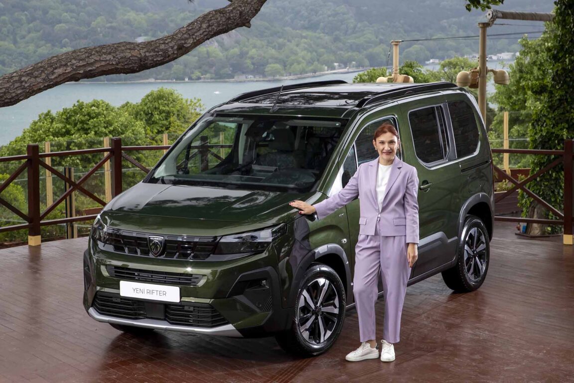 Peugeot’nun yenilenen Ticari modelleri satışa sunuldu