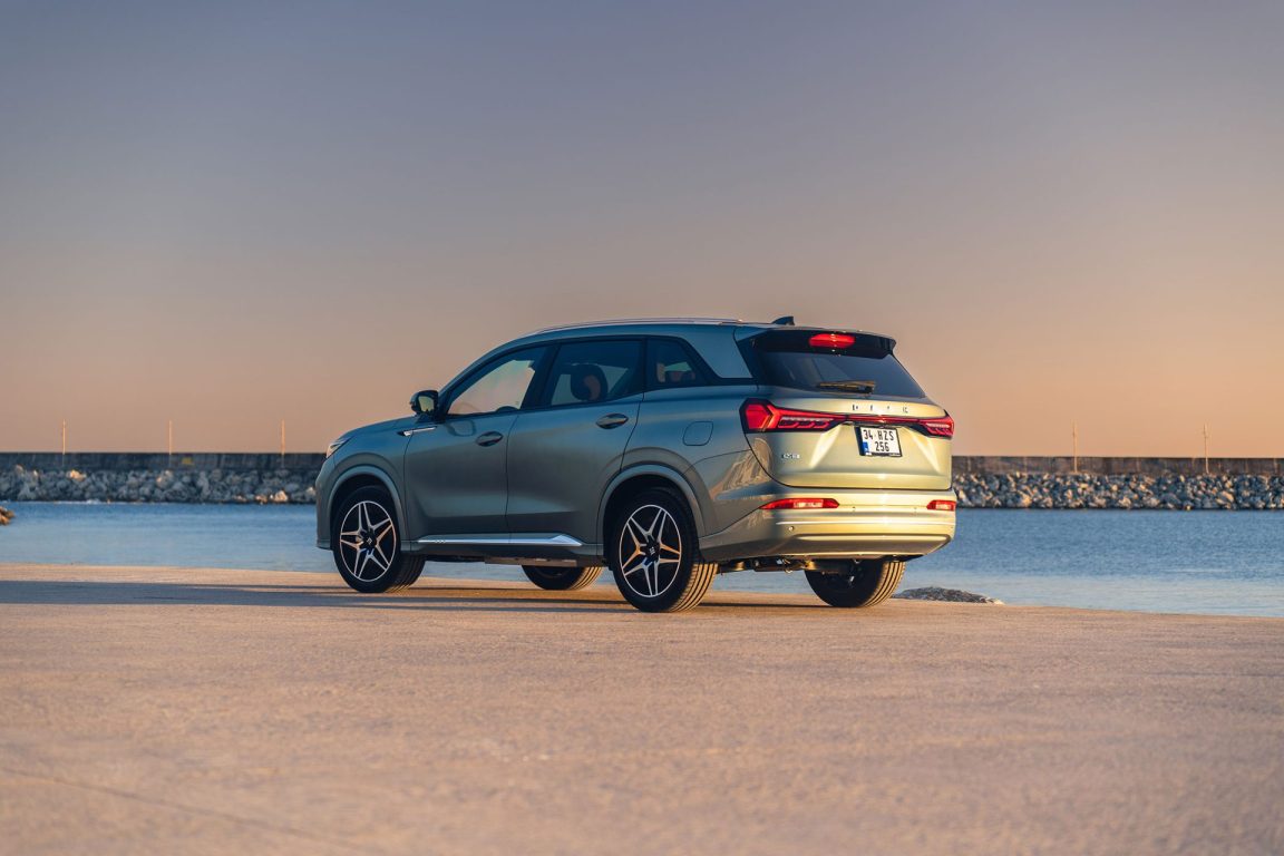 DFSK, Türkiye pazarında yeni şarj edilebilir hibrit SUV modeli DFSK E5’i tanıttı