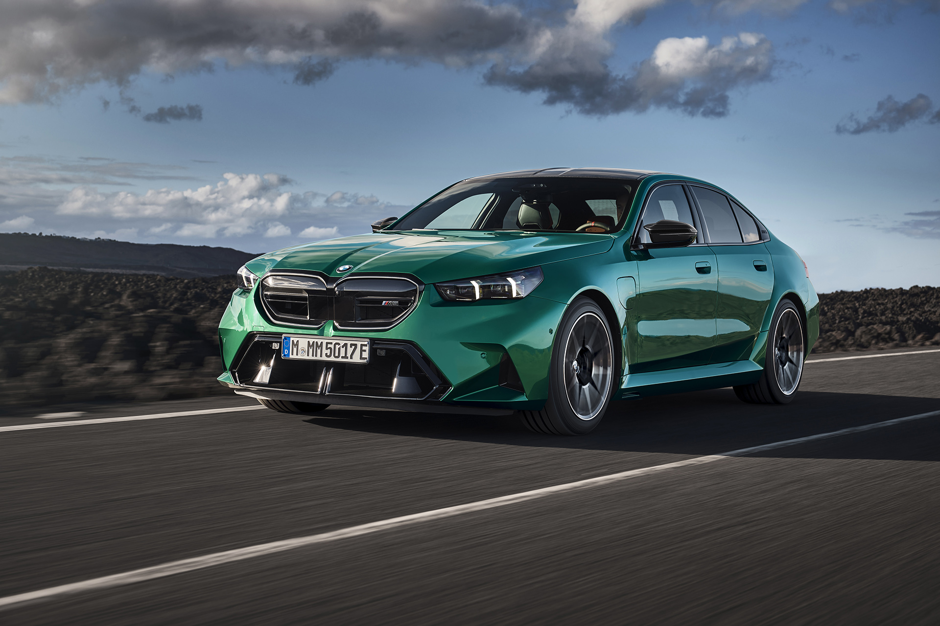 Yeni BMW M5 artık hibrit ve 727 HP!