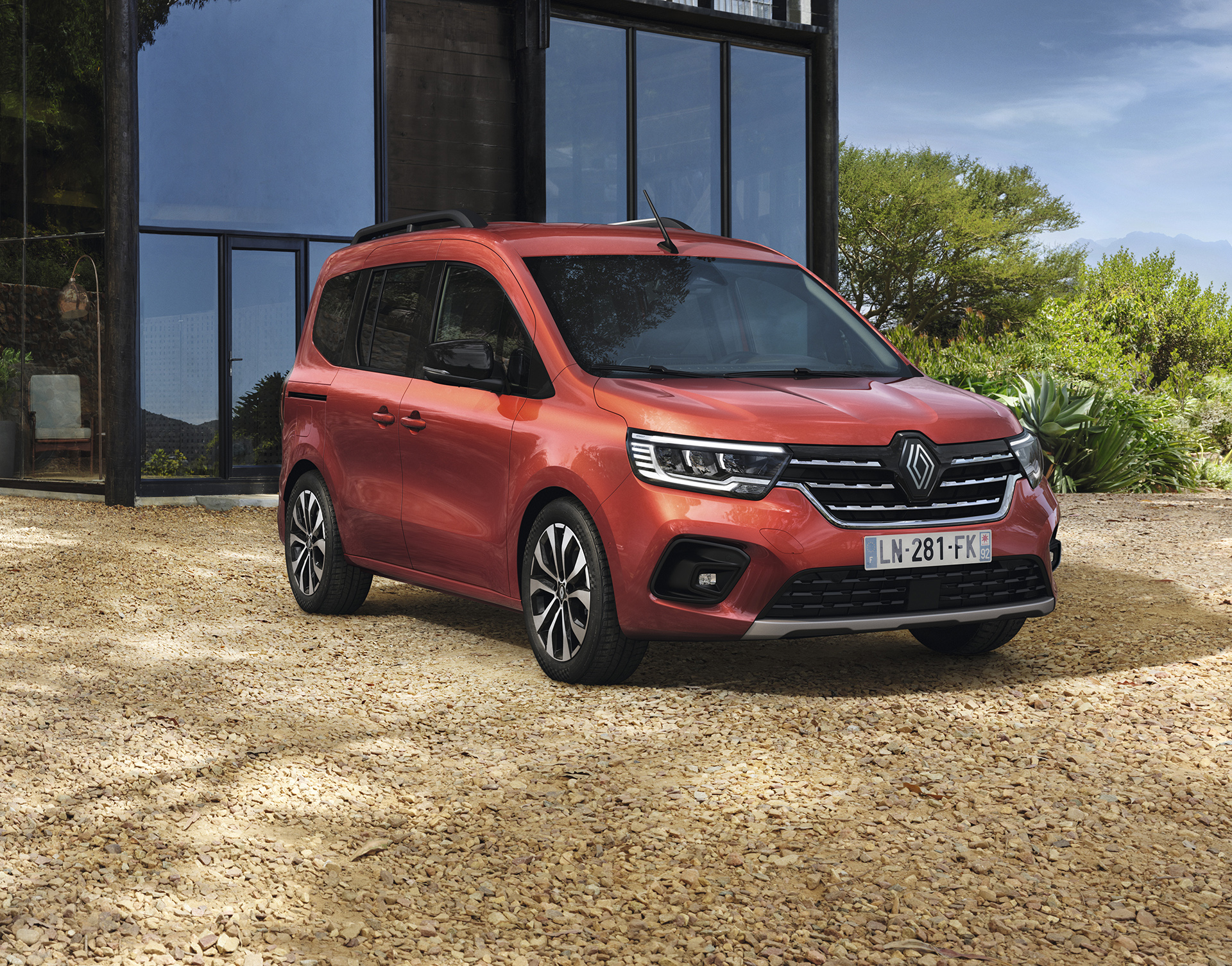 Yeni Renault Kangoo Multix satışa sunuldu