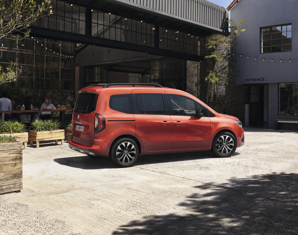 Yeni Renault Kangoo Multix satışa sunuldu