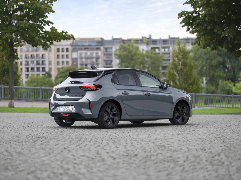 Opel Corsa-e 2024 sürüş izlenimi