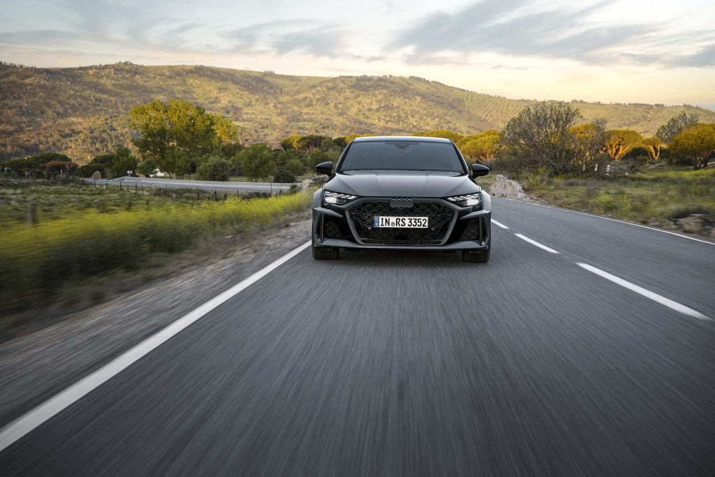 Yeni Audi RS3 sınırları zorluyor