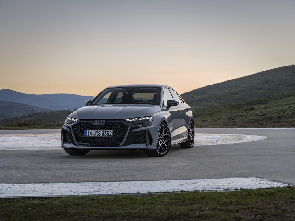 Yeni Audi RS3 sınırları zorluyor