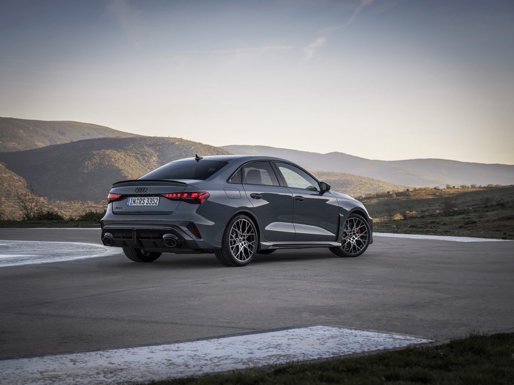 Yeni Audi RS3 sınırları zorluyor