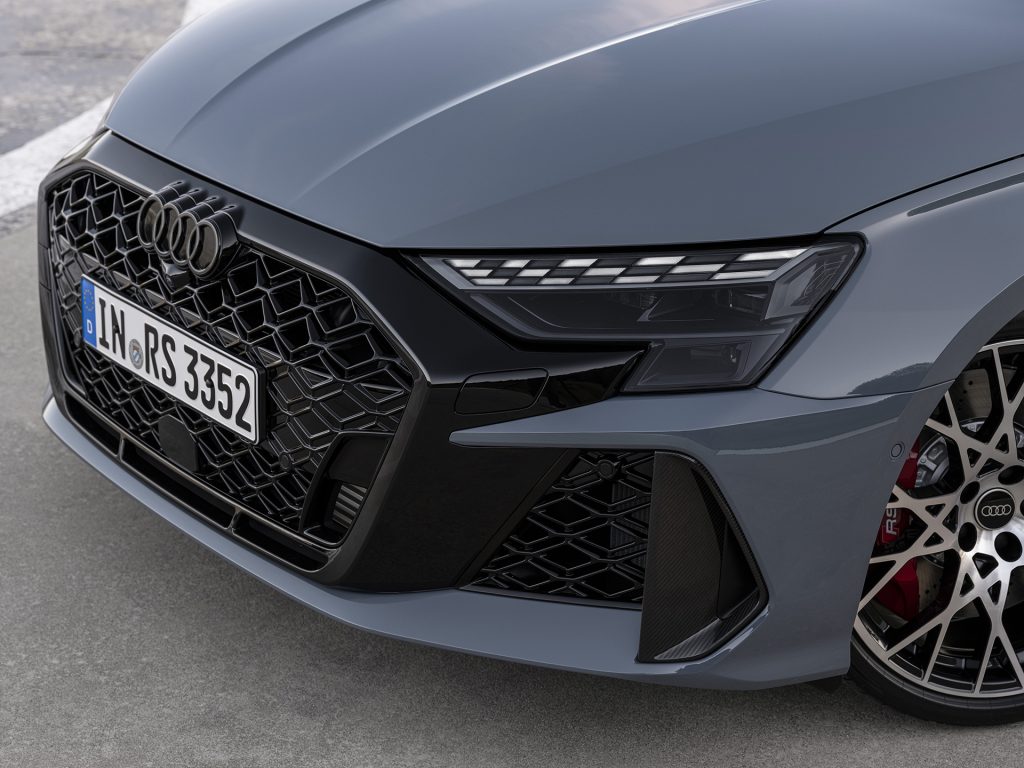 Yeni Audi RS3 sınırları zorluyor