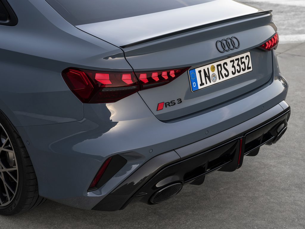 Yeni Audi RS3 sınırları zorluyor