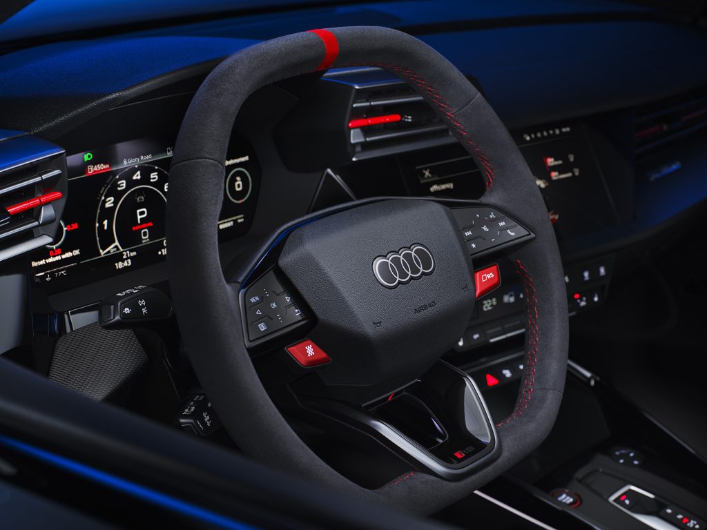Yeni Audi RS3 sınırları zorluyor