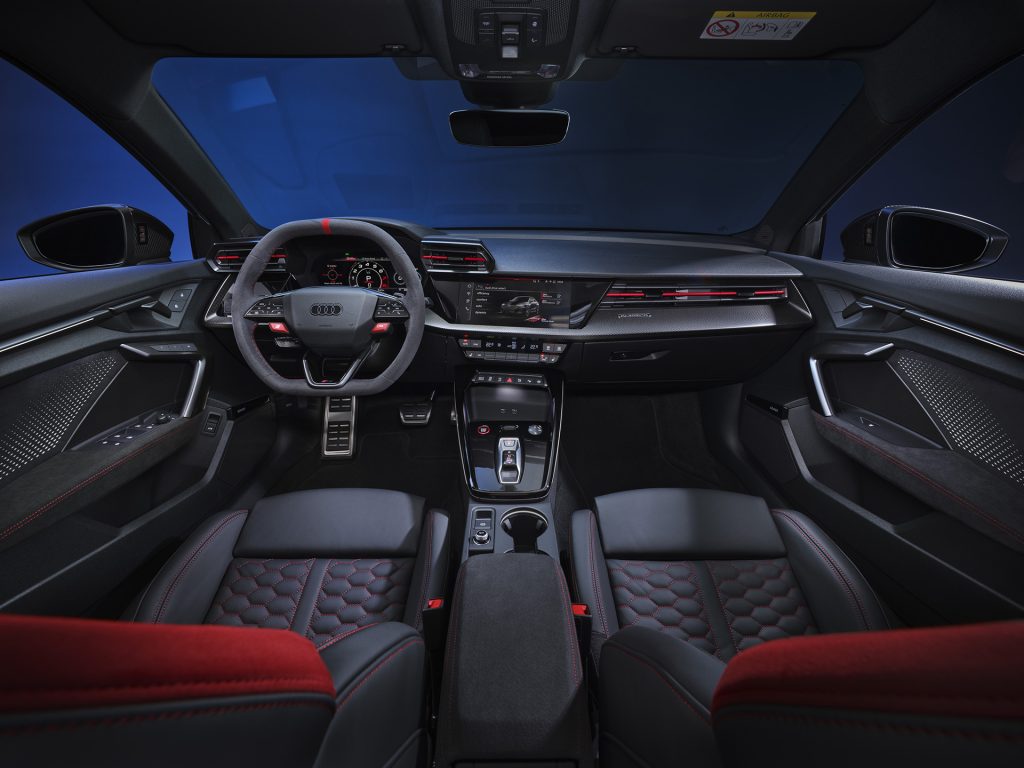 Yeni Audi RS3 sınırları zorluyor