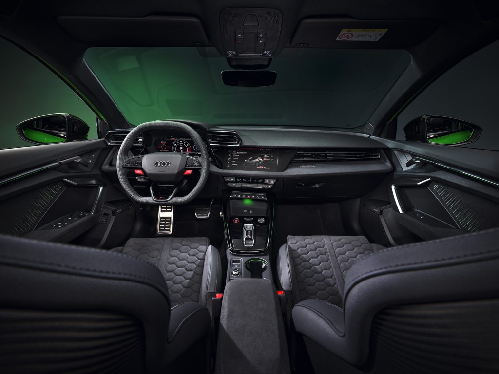 Yeni Audi RS3 sınırları zorluyor