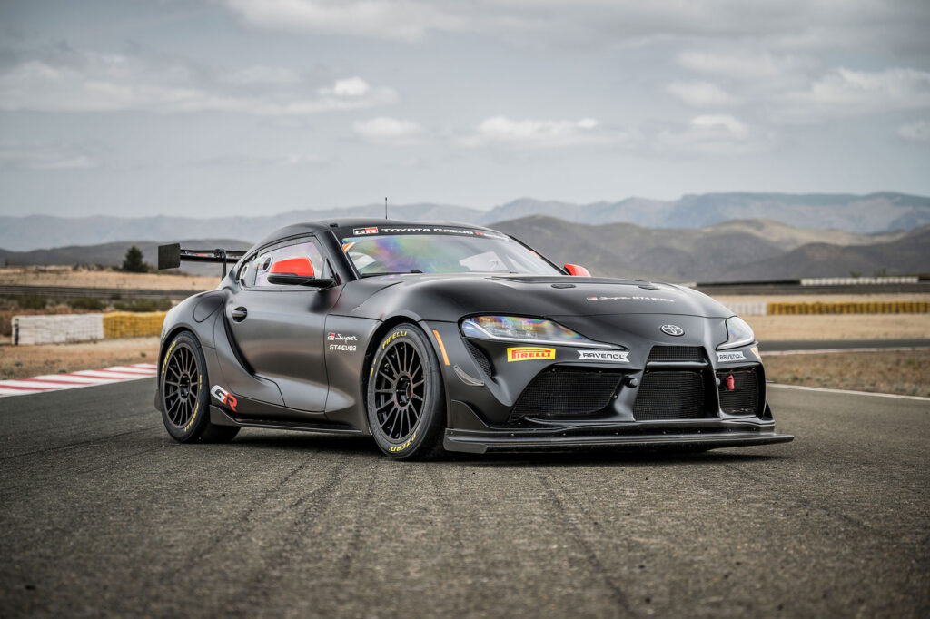 Toyota, GR Supra GT4 EVO2 yarış otomobilini tanıttı