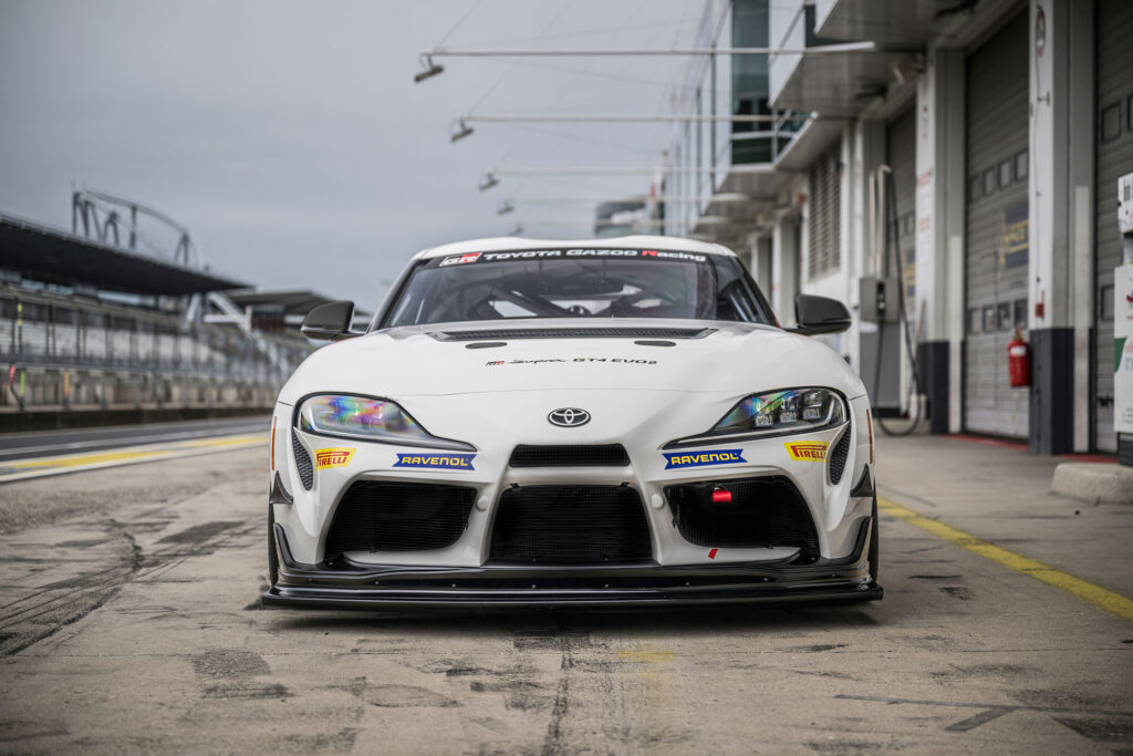 Toyota, GR Supra GT4 EVO2 yarış otomobilini tanıttı