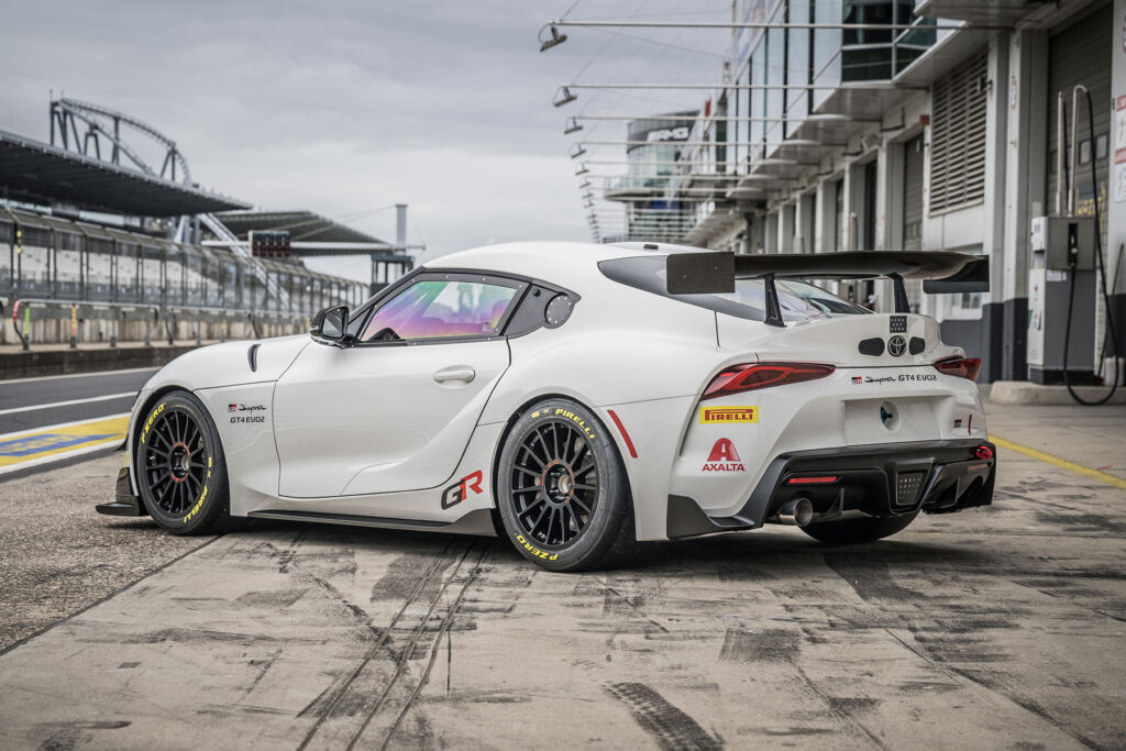 Toyota, GR Supra GT4 EVO2 yarış otomobilini tanıttı