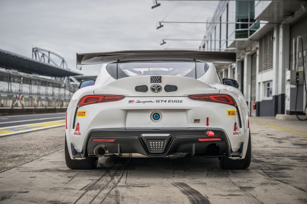 Toyota, GR Supra GT4 EVO2 yarış otomobilini tanıttı