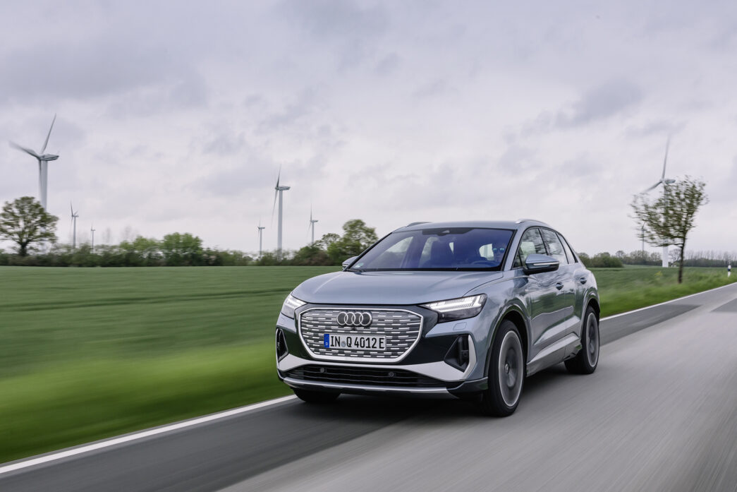 Audi Q4 e-tron satışa sunuldu. İşte fiyatı ve tüm detaylar!