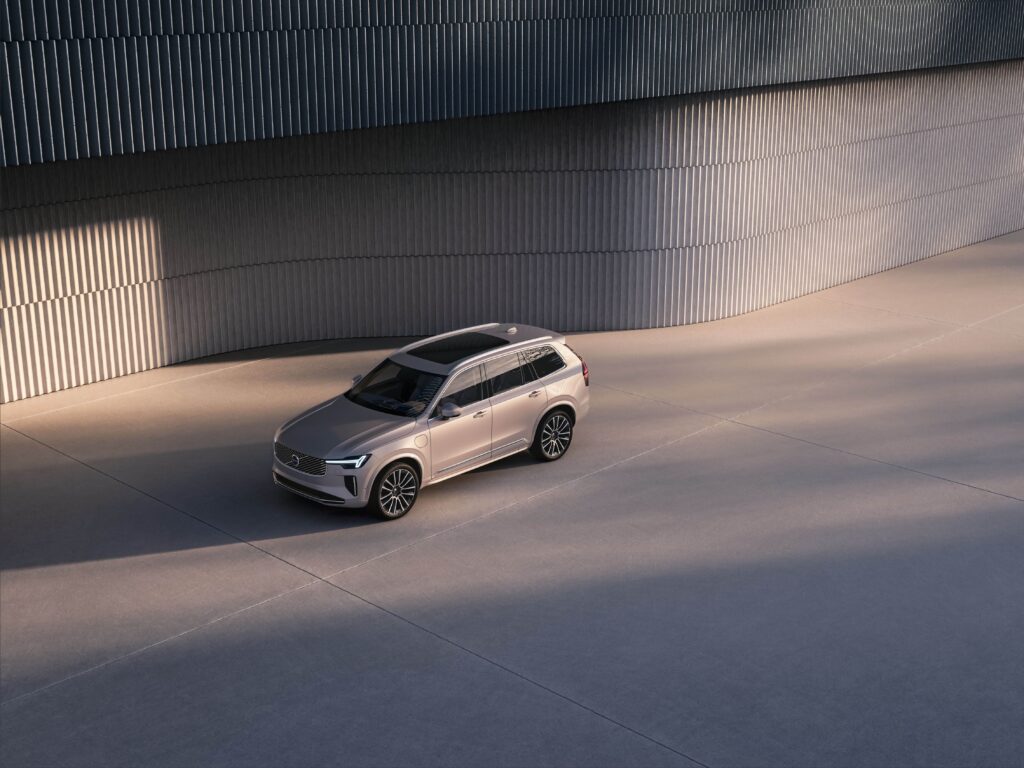 Volvo, Yeni XC90 ve tamamen elektrikli EX90’ı tanıttı