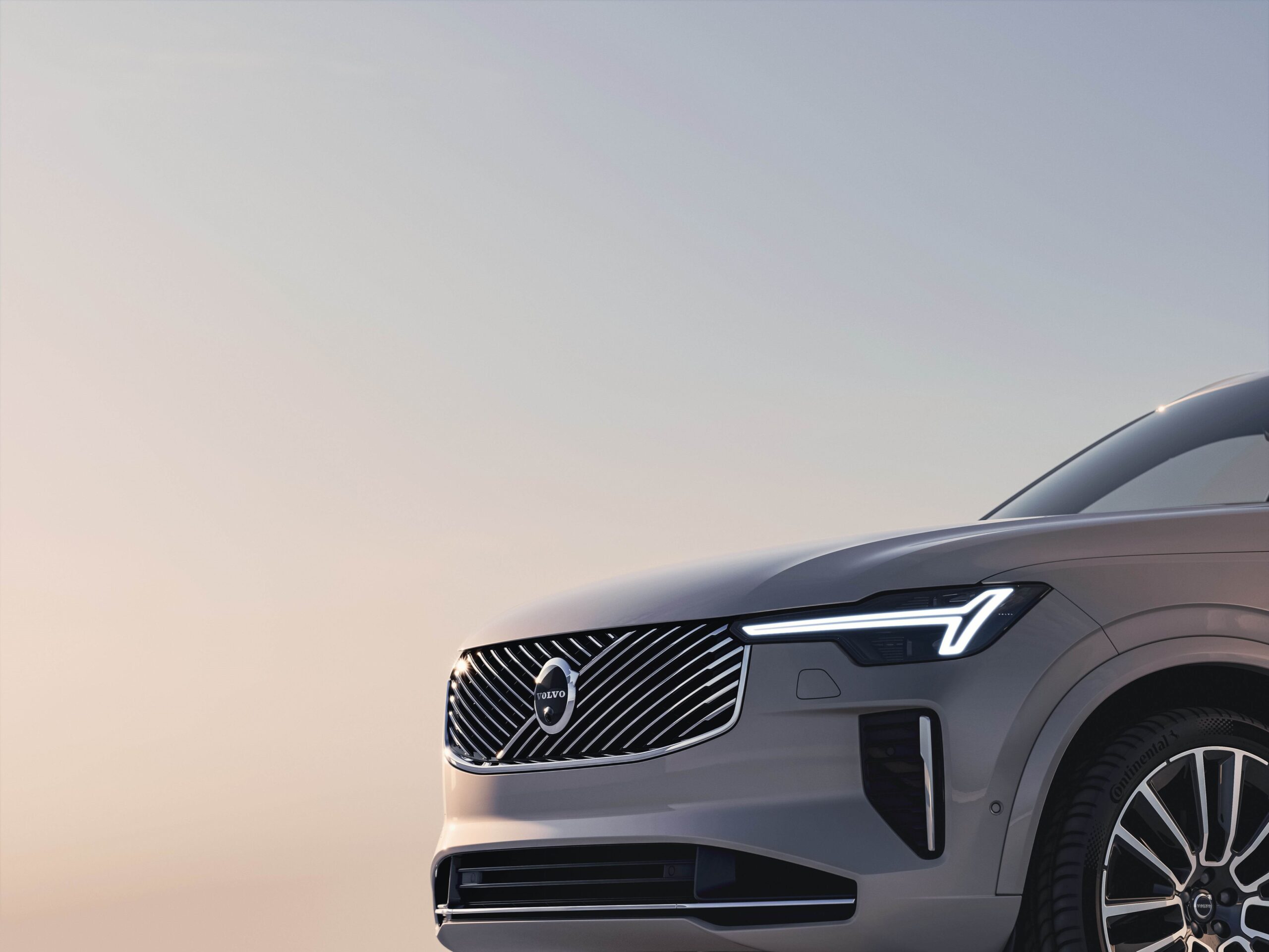 Volvo, Yeni XC90 ve tamamen elektrikli EX90’ı tanıttı