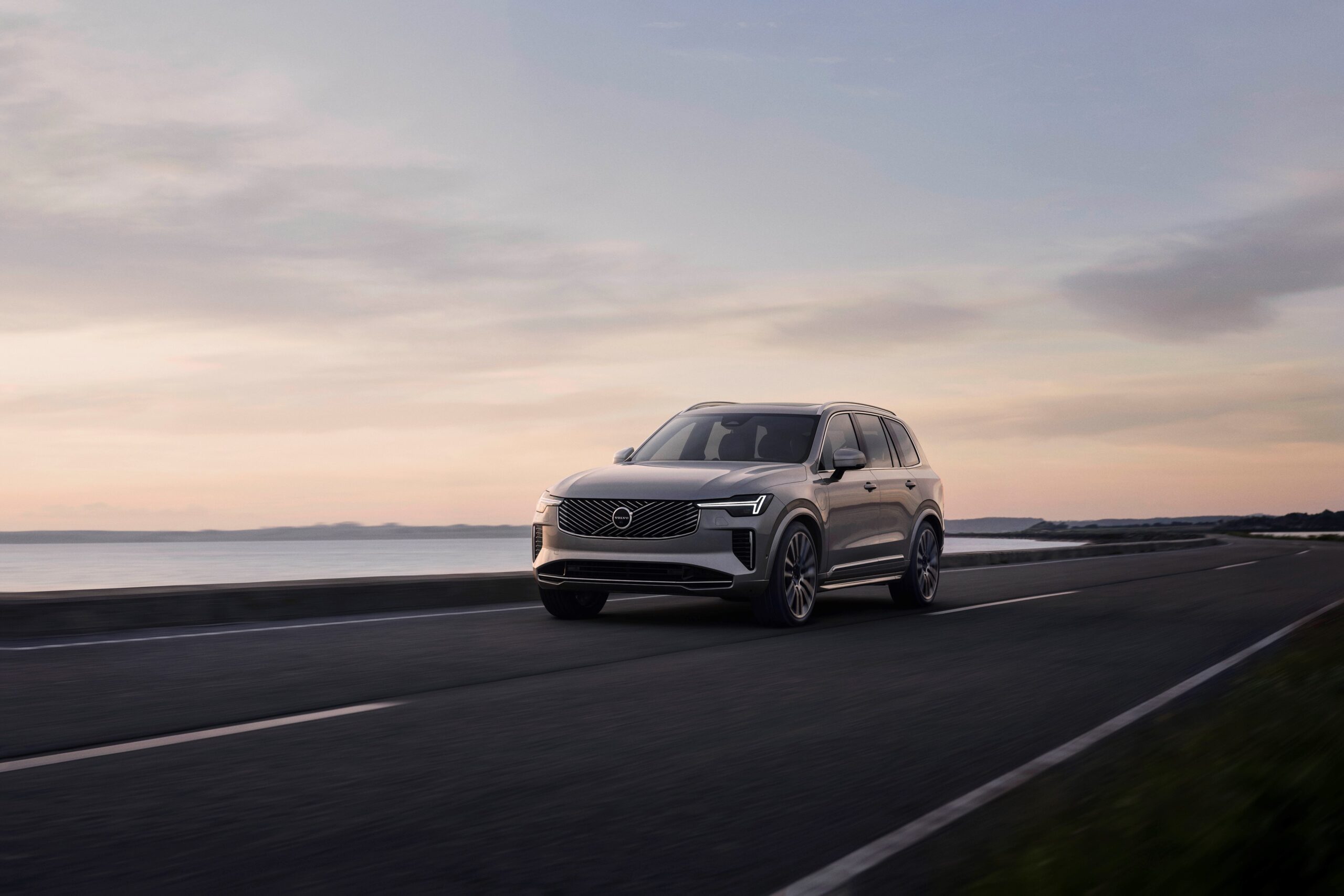 Volvo, Yeni XC90 ve tamamen elektrikli EX90’ı tanıttı