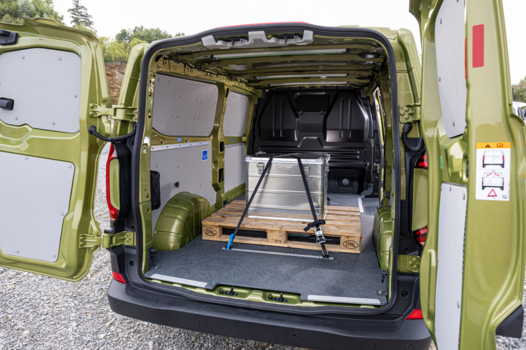 Volkswagen yeni Transporter ve Caravelle modelini tanıttı