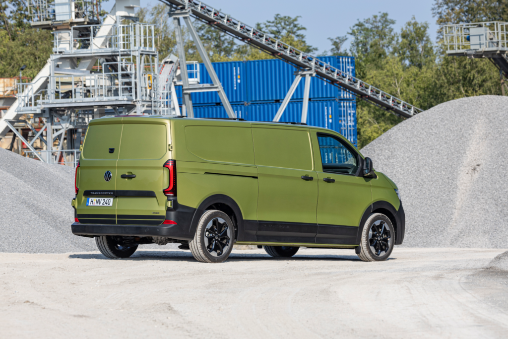 Volkswagen yeni Transporter ve Caravelle modelini tanıttı