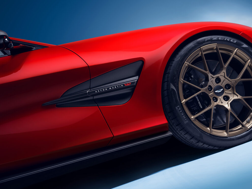 Yeni Aston Martin Vanquish