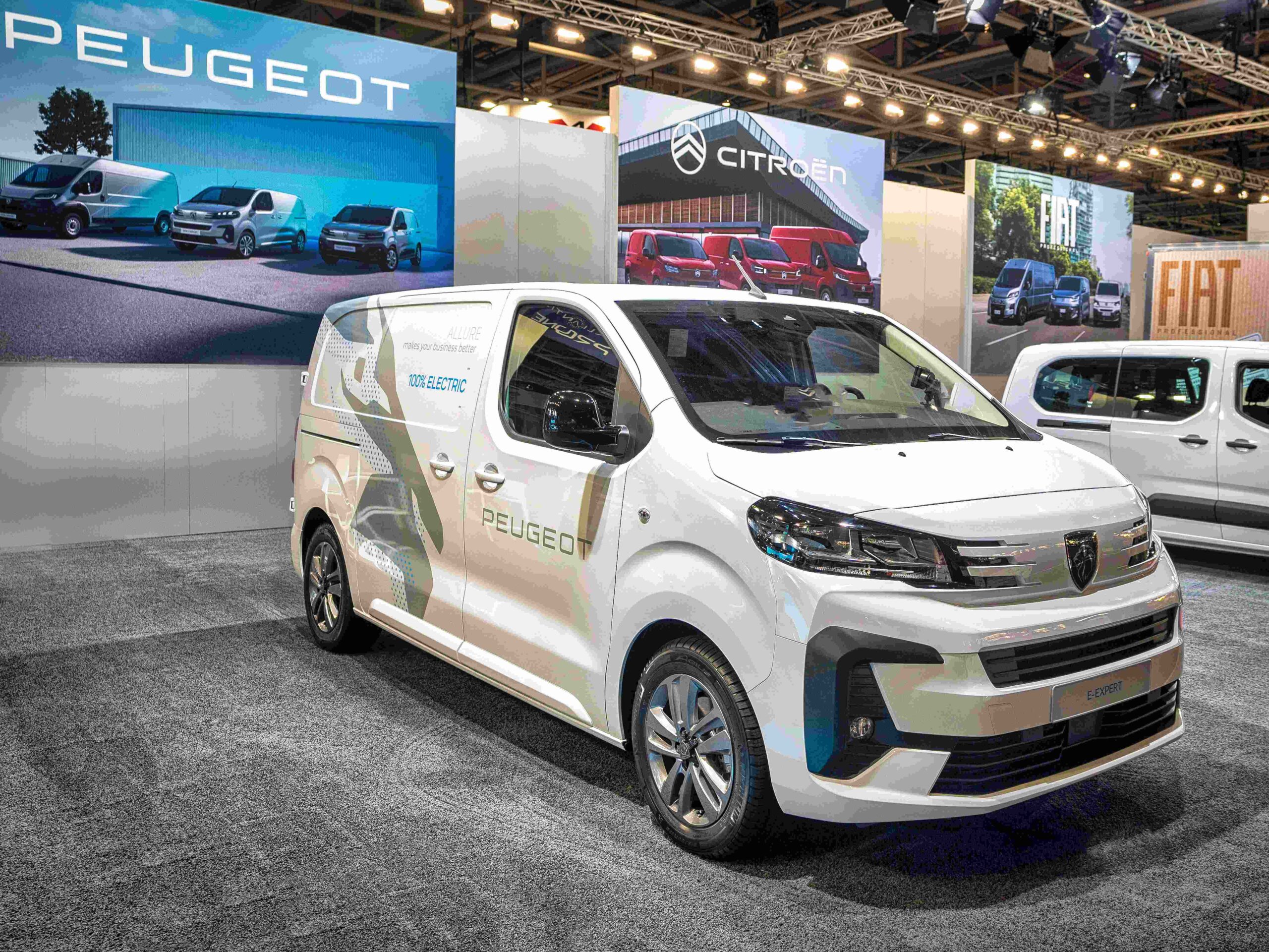 Peugeot yeni ticari modellerini tanıttı