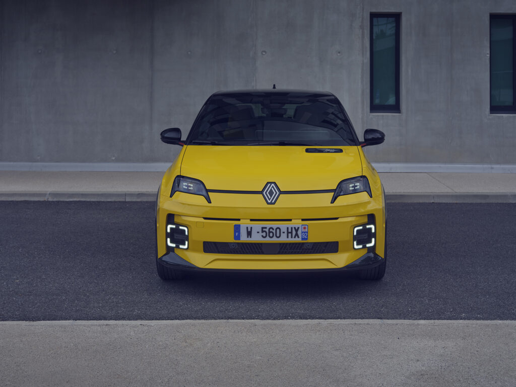 İkon Geri Dönüyor: Renault 5 E-Tech %100 Elektrikli