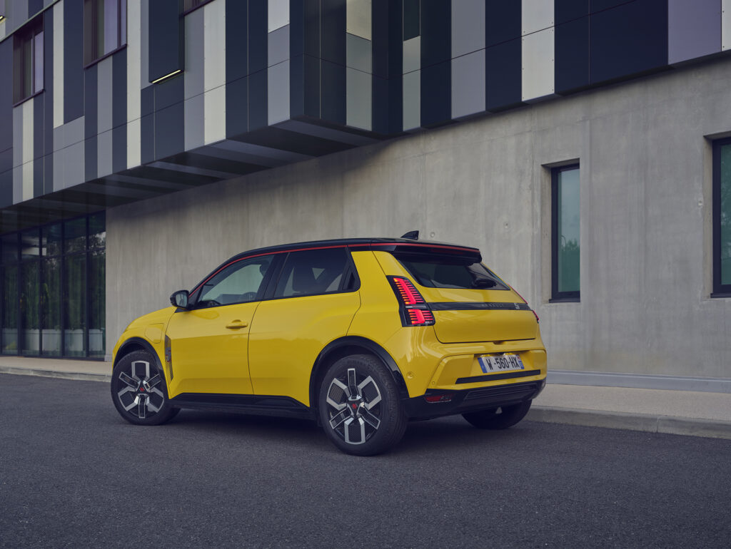 İkon Geri Dönüyor: Renault 5 E-Tech %100 Elektrikli