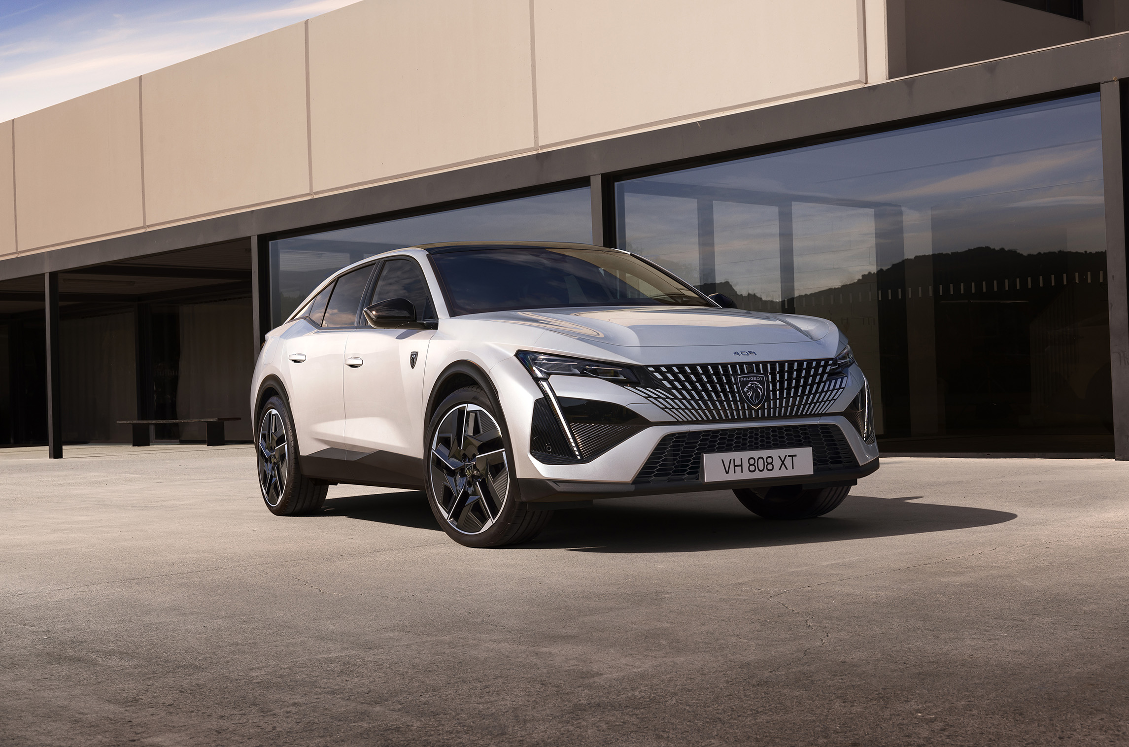 Elektrikli Peugeot E-408 geliyor