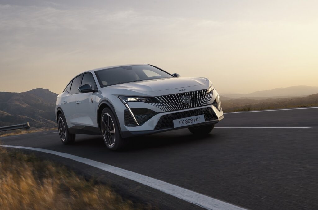 Elektrikli Peugeot E-408 geliyor