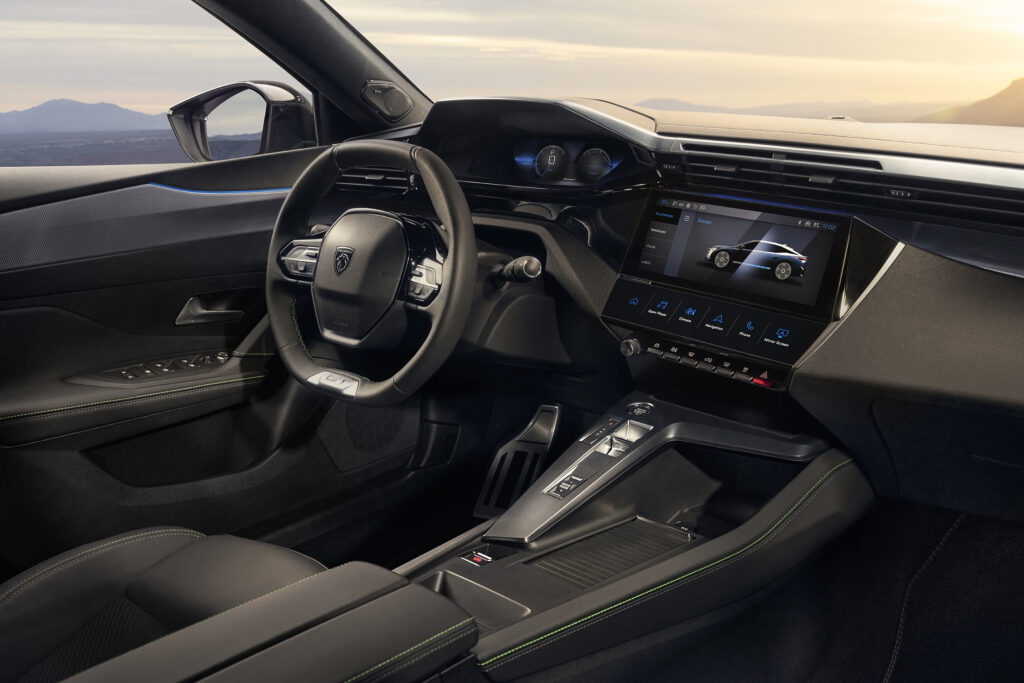 Elektrikli Peugeot E-408 geliyor