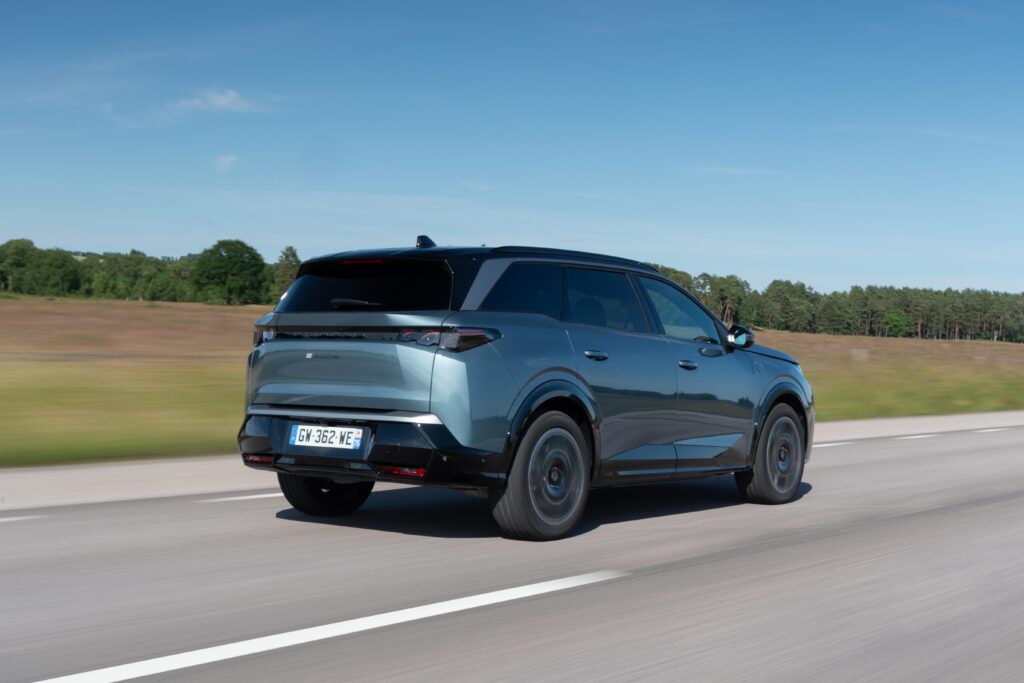 Peugeot 5008 ve E-5008 Türkiye’de satışa sunuldu. İşte tüm detaylar!