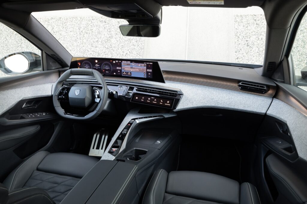 Peugeot 5008 ve E-5008 Türkiye’de satışa sunuldu. İşte tüm detaylar!