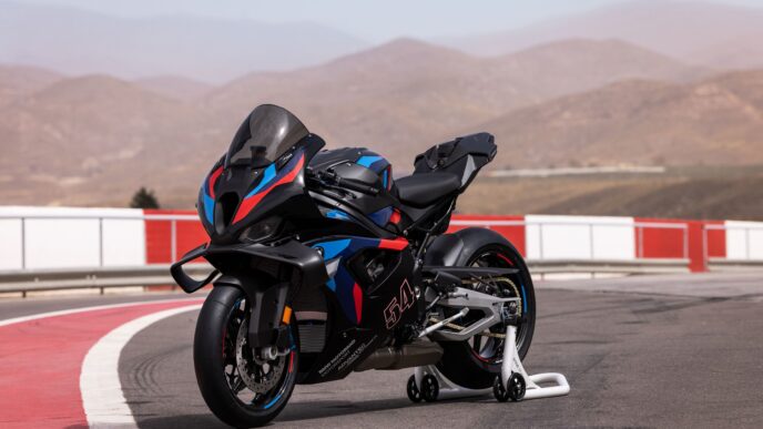 BMW Motorrad, güncellenen dört yeni modelini tanıttı
