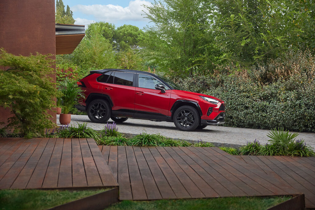 Toyota, RAV4 GR SPORT modelini Türkiye’de satışa sundu