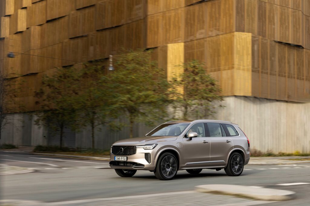 Yeni Volvo XC90 satışa sunuldu