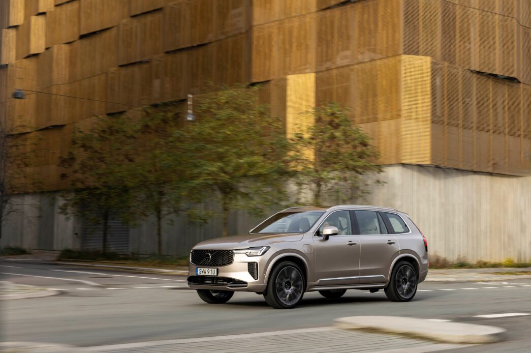 Yeni Volvo XC90 satışa sunuldu