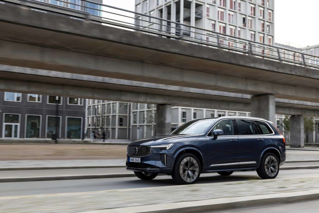 Yeni Volvo XC90 satışa sunuldu