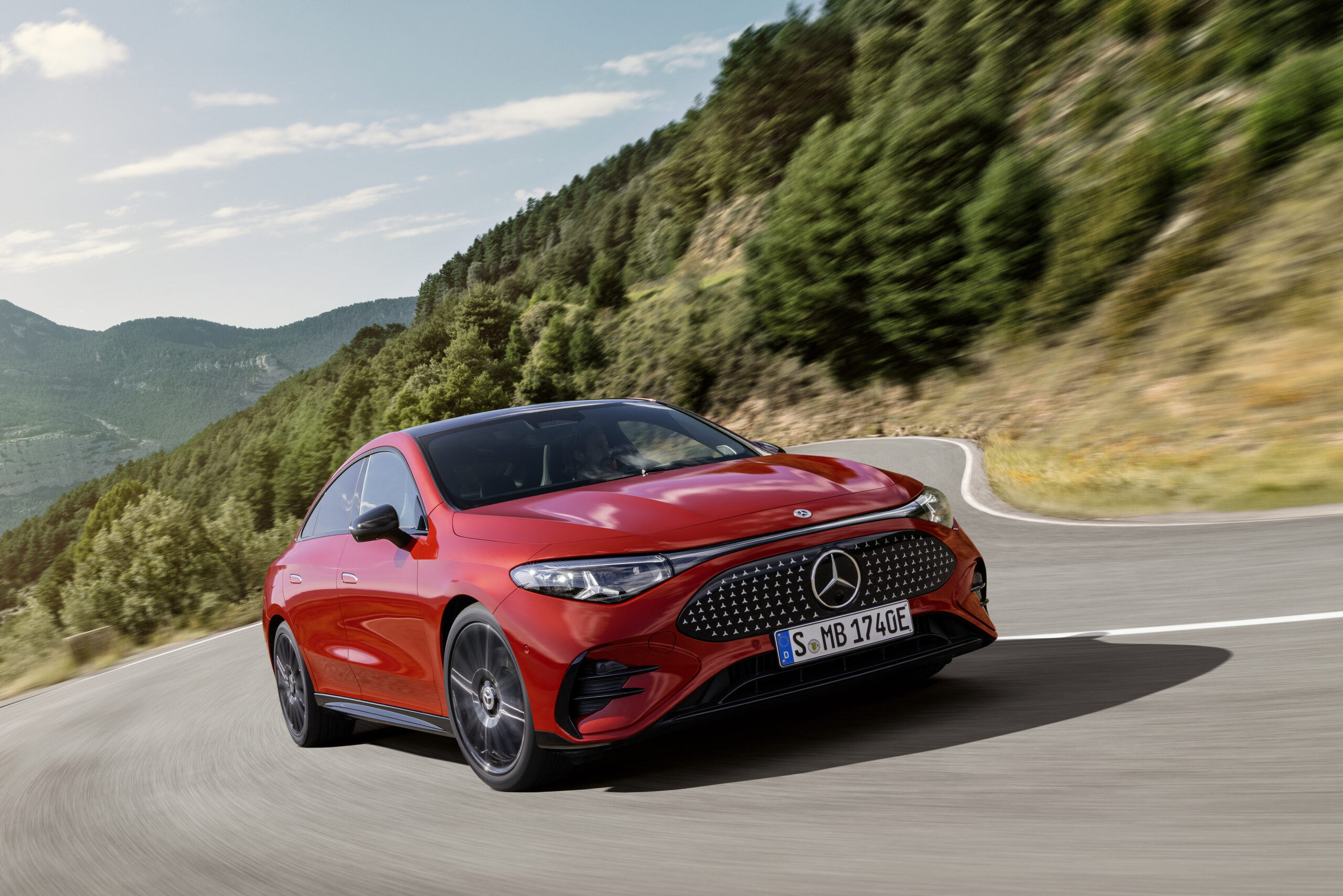 Yeni Mercedes CLA tam elektrikle geliyor