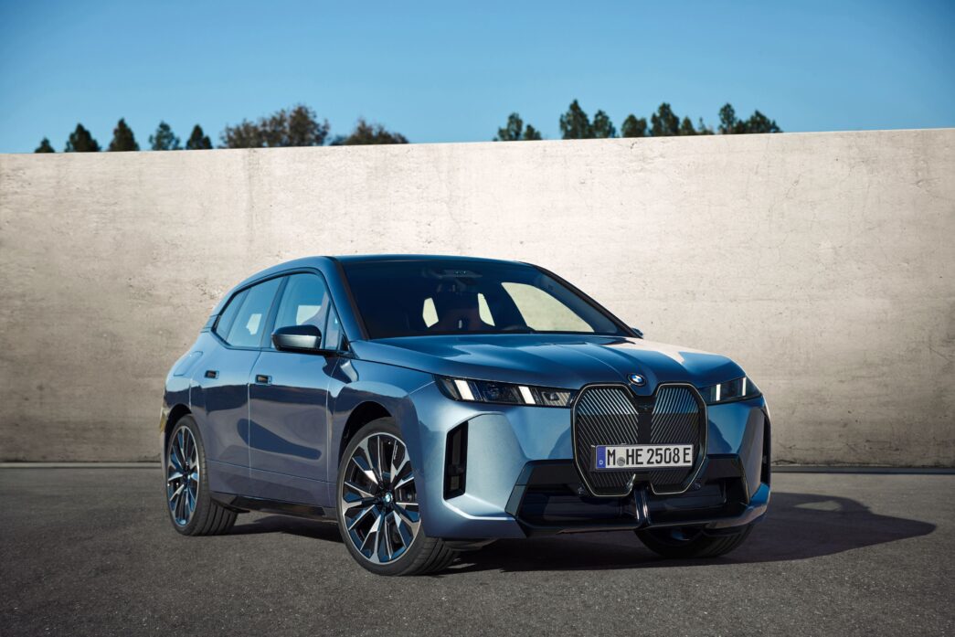 Yeni BMW iX 6.447.700 TL'den Türkiye'de