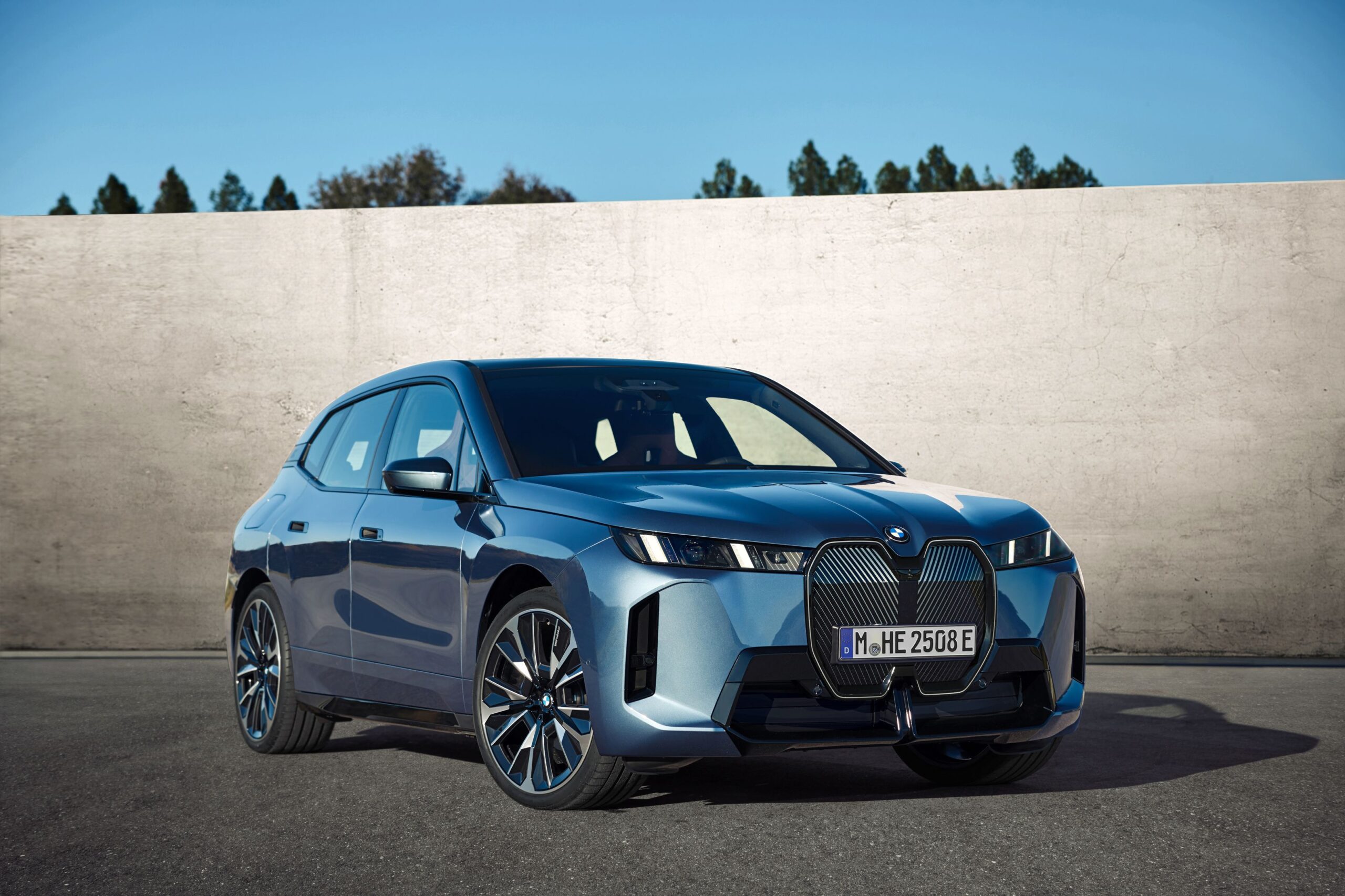 Yeni BMW iX 6.447.700 TL'den Türkiye'de