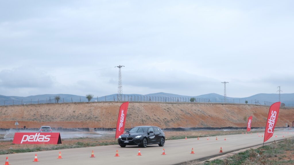 Petlas, yeni lastiği Prestige Sport modelini tanıttı