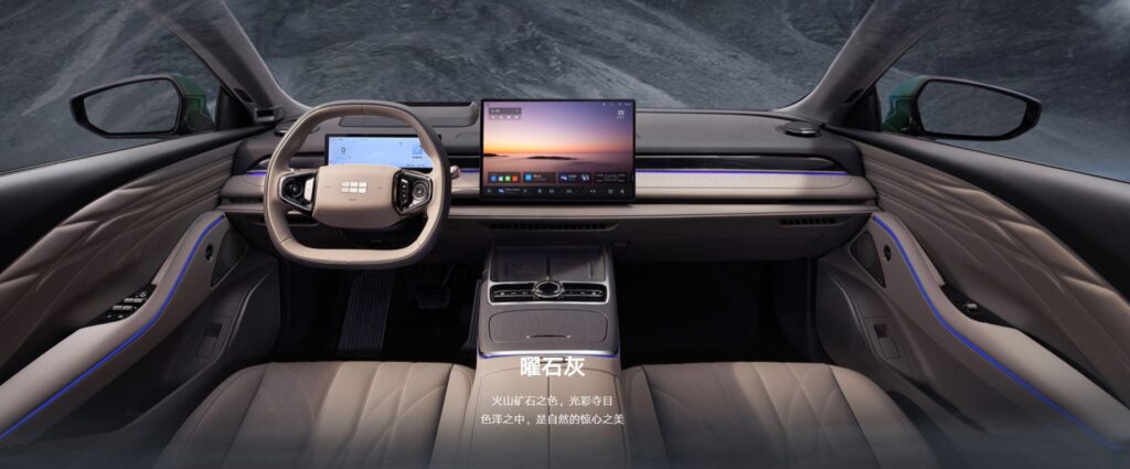 Geely Galaxy Starshine 8 PHEV 1600 km menzil sunuyor