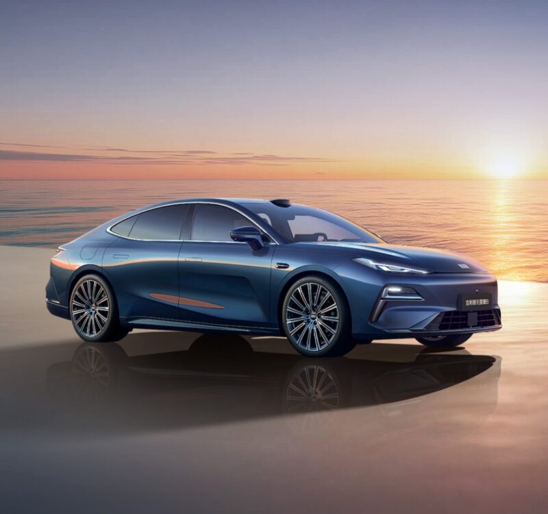 Geely Galaxy Starshine 8 PHEV 1600 km menzil sunuyor