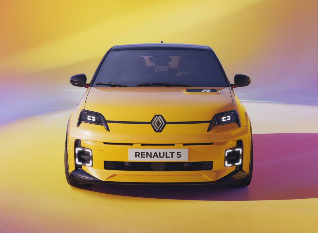 Şehrin Yeni Elektriklisi: Renault 5 Geri Döndü