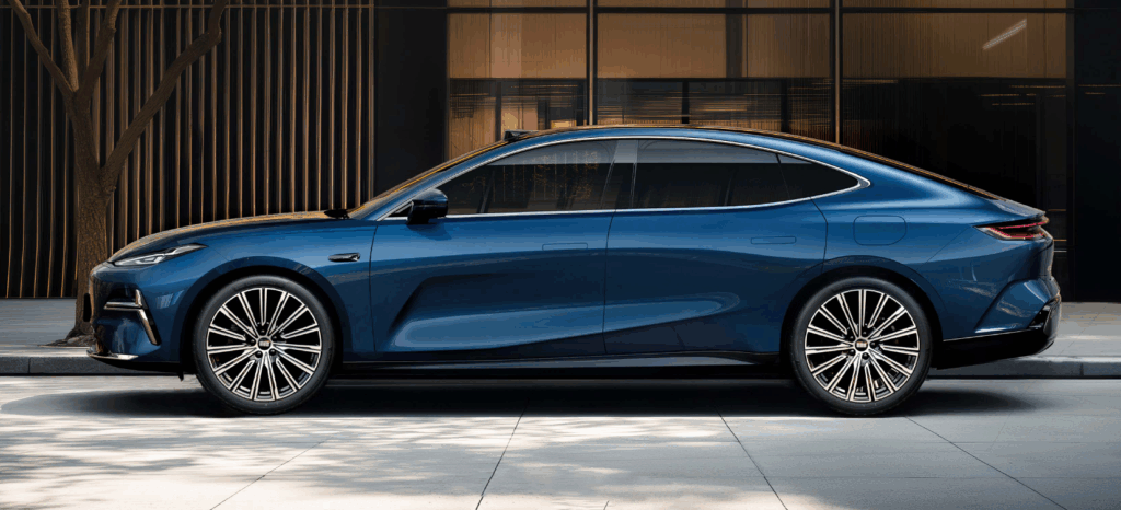 Geely Galaxy Starshine 8 PHEV 1600 km menzil sunuyor