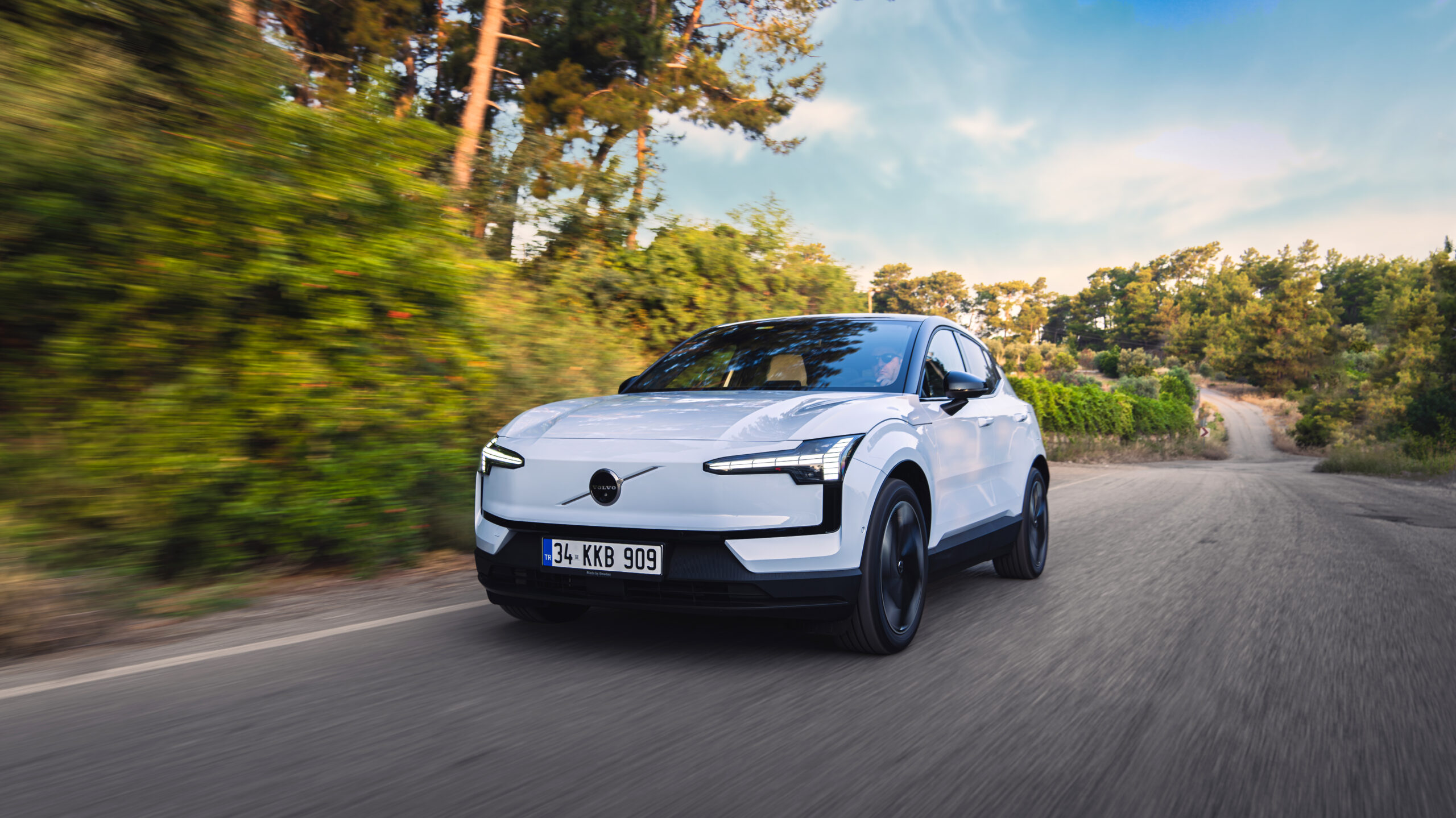 Volvo EX30: Tamamen Elektrikli Kompakt SUV Türkiye Yollarında
