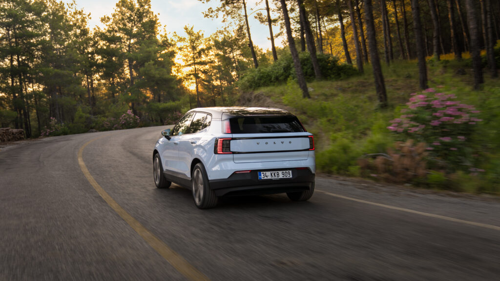 Volvo EX30: Tamamen Elektrikli Kompakt SUV Türkiye Yollarında