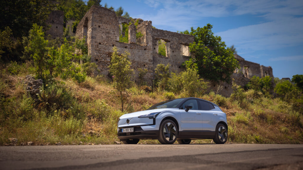 Volvo EX30: Tamamen Elektrikli Kompakt SUV Türkiye Yollarında